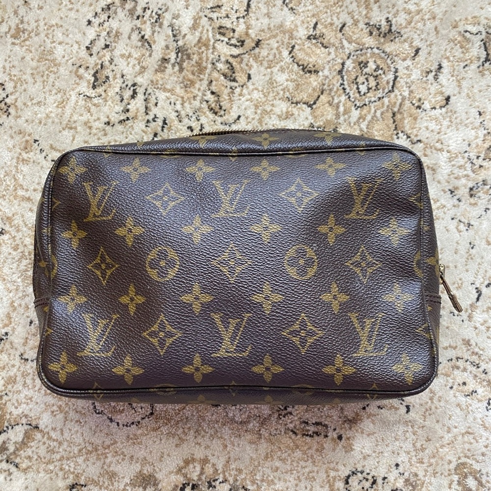 LARGE COSMETIC MAKEUP LOUIS VUITTON BAG